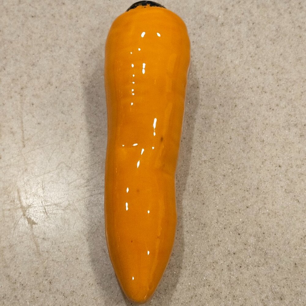VINTAGE HANDPAINTED CERAMIC CARROT MAJOLICA DECOR DISPLAY VEGETABLE VIETRI ITALY